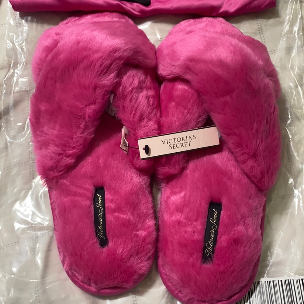 Victoria’s Secret Crossover Faur Fur Slippers